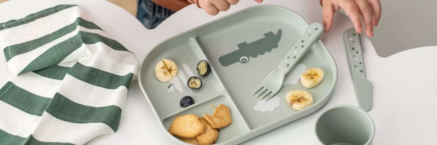 Done by deer lasten ruokailuvälineet 394