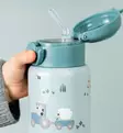 Done by Deer Lasten termospullo pillillä, 340 ml tiny farm powder wauva - Lasten mukit, nokkamukit ja pillimukit - 1061111 - 6