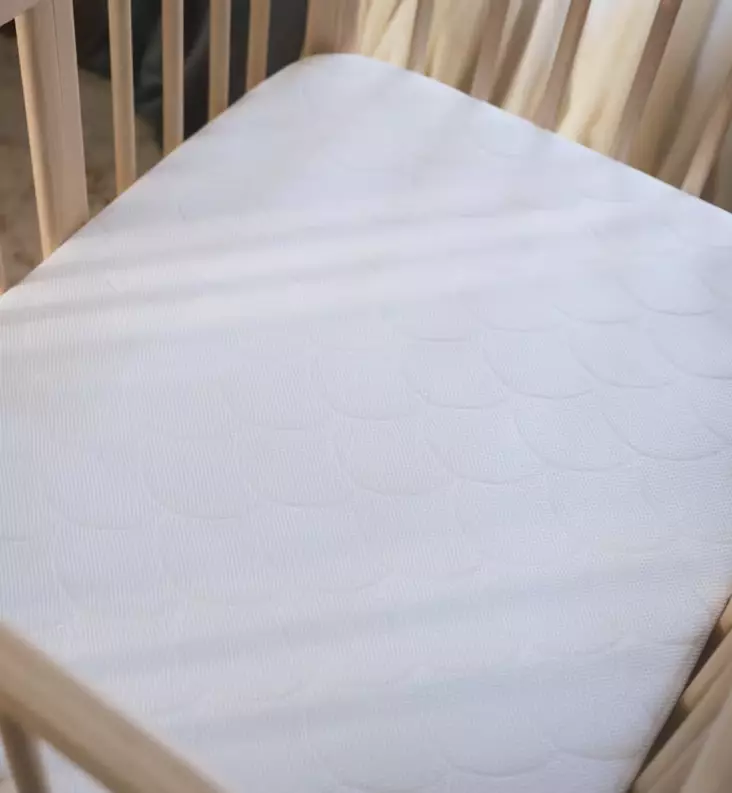 Stokke Nighti Mini patja pinnasänkyyn wauva - Pinnasängyn reunapehmusteet ja patjat - 713101 - 1