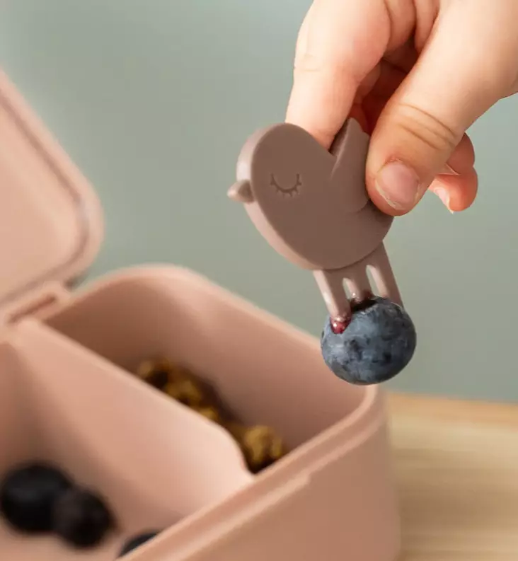 Done by Deer Lasten Eväsrasia pikkuhaarukoilla tiny farm powder wauva - Lasten eväsrasiat - 1266611 - 1