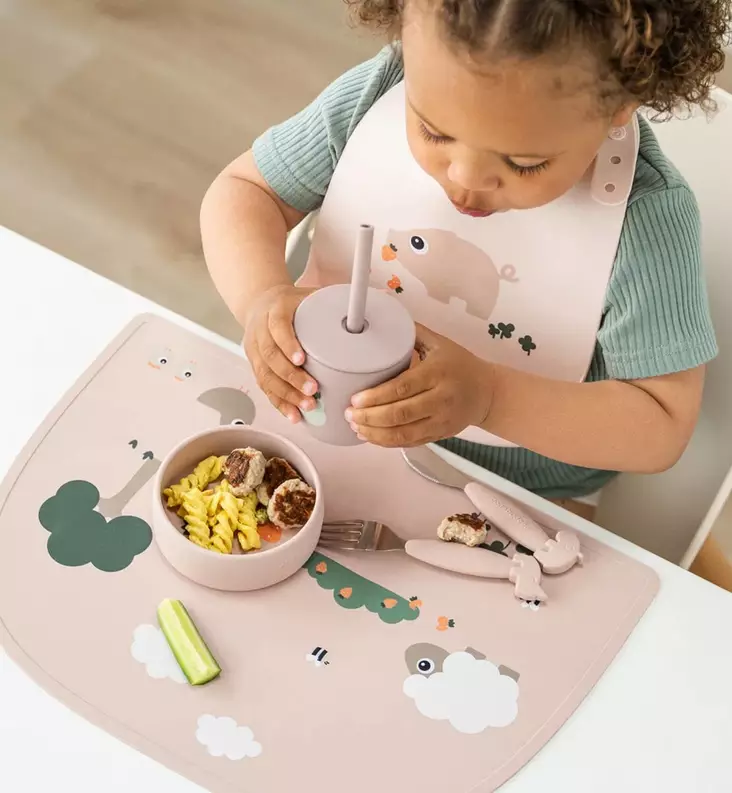 Done by Deer Silikoninen Ruokailualusta tiny farm powder wauva - Ruokailualustat - 1069201 - 1