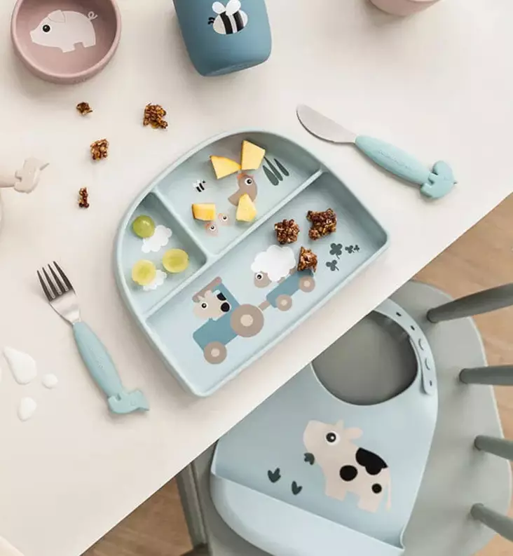 Done by Deer Lasten Silikoninen Lokerolautanen imukupilla tiny farm blue wauva - Lasten imukuppilautaset - 1769612 - 1