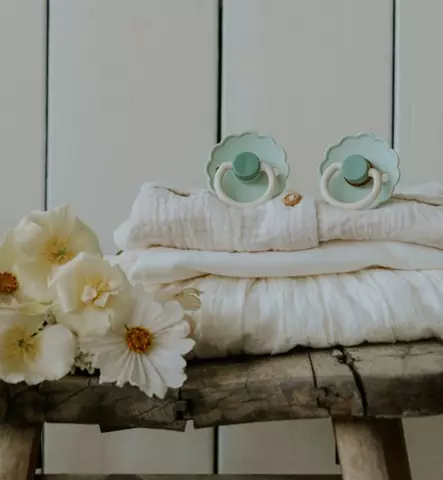 Frigg Daisy Pyöreä Silikonitutti, 2-pack little Darling Cream wauva - Tutit ja tuttinauhat - 5715239030753 - 2