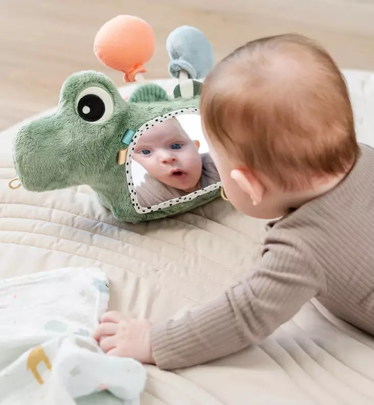 Done by Deer Aktiviteettilelu peilillä croco green wauva - Vaunu- ja aktiviteettilelut vauvoille - 4163443 - 1