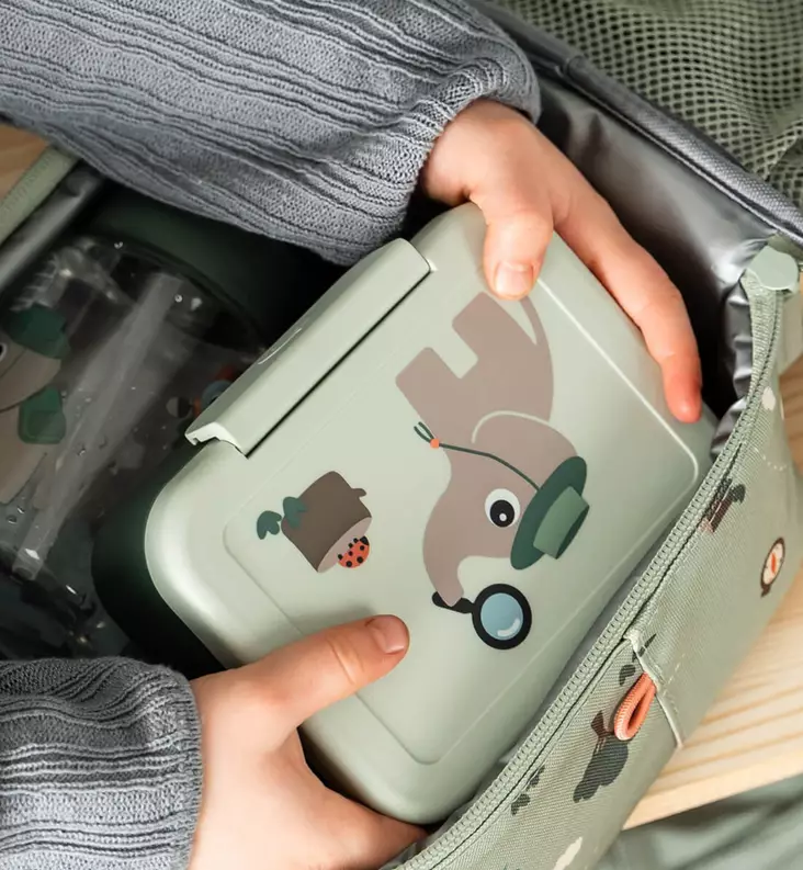 Done by Deer Lasten Lokerollinen Eväsrasia pikkuhaarukoilla tiny trails green wauva - Lasten eväsrasiat - 1266533 - 1