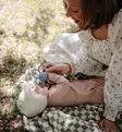 Mushie Daisy Rattle Teether Faded Denim wauva - Pehmolelut ja helistimet - 102175 - 4