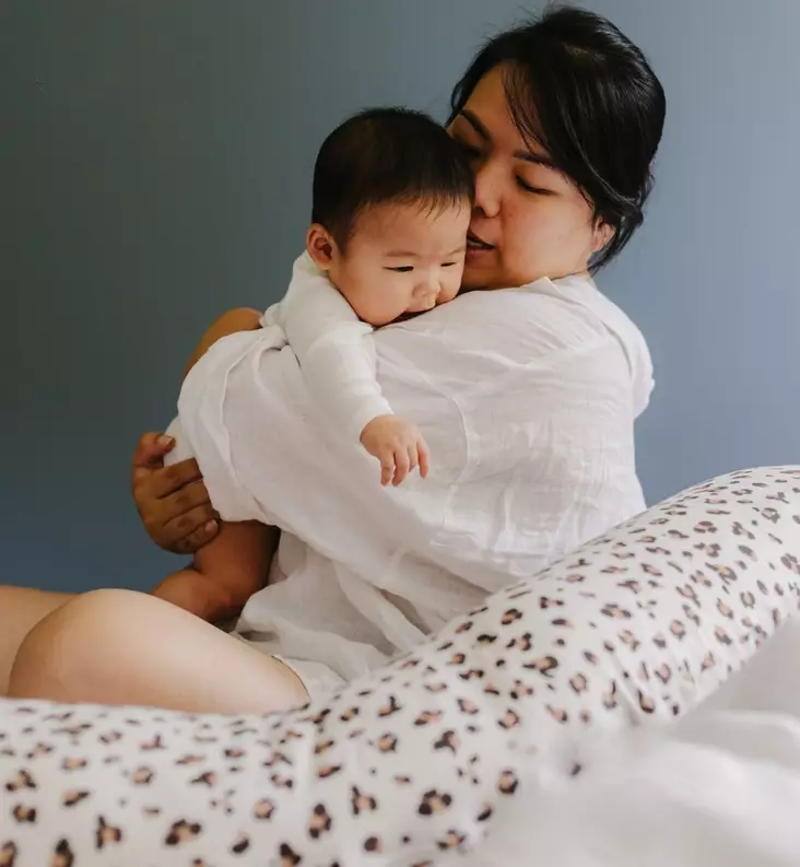 Doomoo Buddy Vartalotyyny/ Imetystyyny leopard cream wauva - Imetystyynyt ja vartalotyynyt - B87 - 1