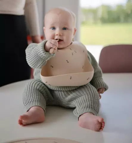 mushie silikoninen ruokalappu bee mehiläiset wauva - Ruokalaput - 101498 - 1