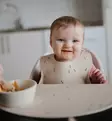 mushie silikoninen ruokalappu bee mehiläiset wauva - Ruokalaput - 101498 - 3