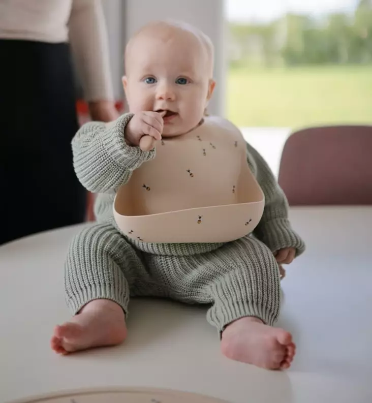mushie silikoninen ruokalappu bee mehiläiset wauva - Ruokalaput - 101498 - 1