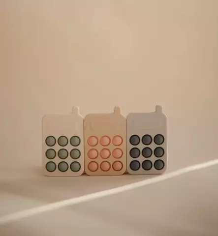 Mushie Puhelin Aktiviteetti-/Pop-it -lelu - Vaunu- ja aktiviteettilelut vauvoille - 2860019 - 1