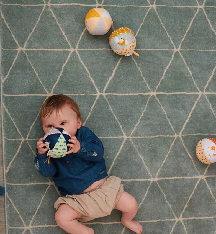 Kaloo Suloinen Pehmopallo - Vaunu- ja aktiviteettilelut vauvoille - K962999 - 1