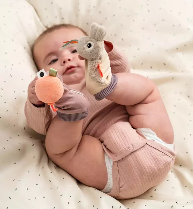 Done by Deer Käsi-/jalkahelistin / Aktivointilelu vauvalle playground powder wauva - Vaunu- ja aktiviteettilelut vauvoille - 4063179 - 1