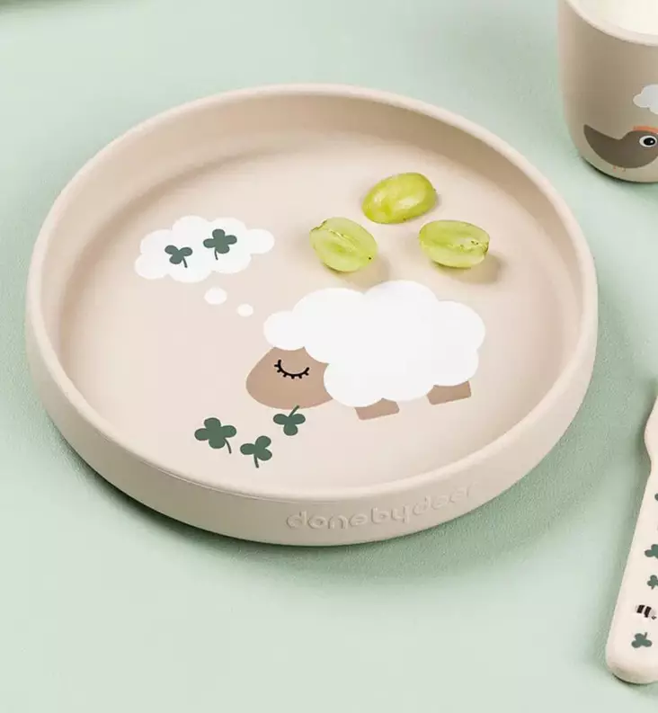 Done by Deer Lasten Imukuppilautanen tiny farm sand wauva - Lasten imukuppilautaset - 1769849 - 1