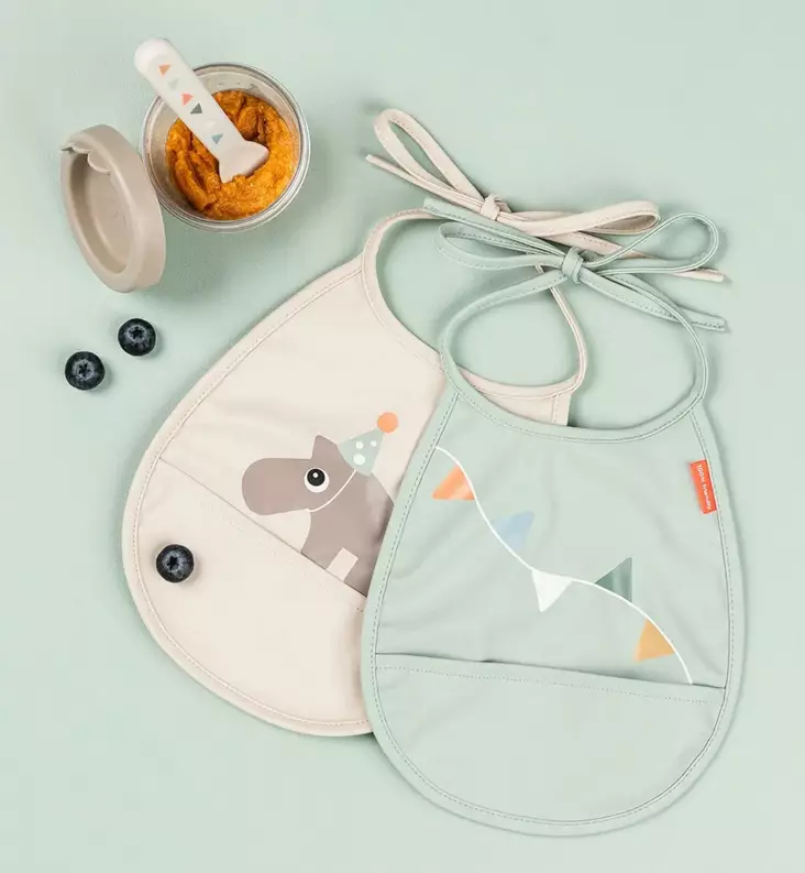 Done by Deer Pieni taskullinen ruokalappu, 2-pack celebration sand wauva - Ruokalaput - 1343439 - 1