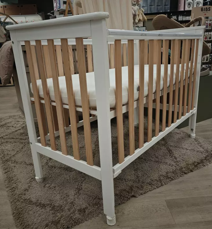 Nordbaby Leolia pinnasänky ja patja, Tampereen esitelykappale - Pinnasängyt ja kehdot - ESTRE-273793E - 1