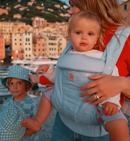 Ergobaby Omni Deluxe Kantoreppu cotton serene blue flowers wauva - Kantoreput ja kantorinkat - BCODCSNBLFLW - 1